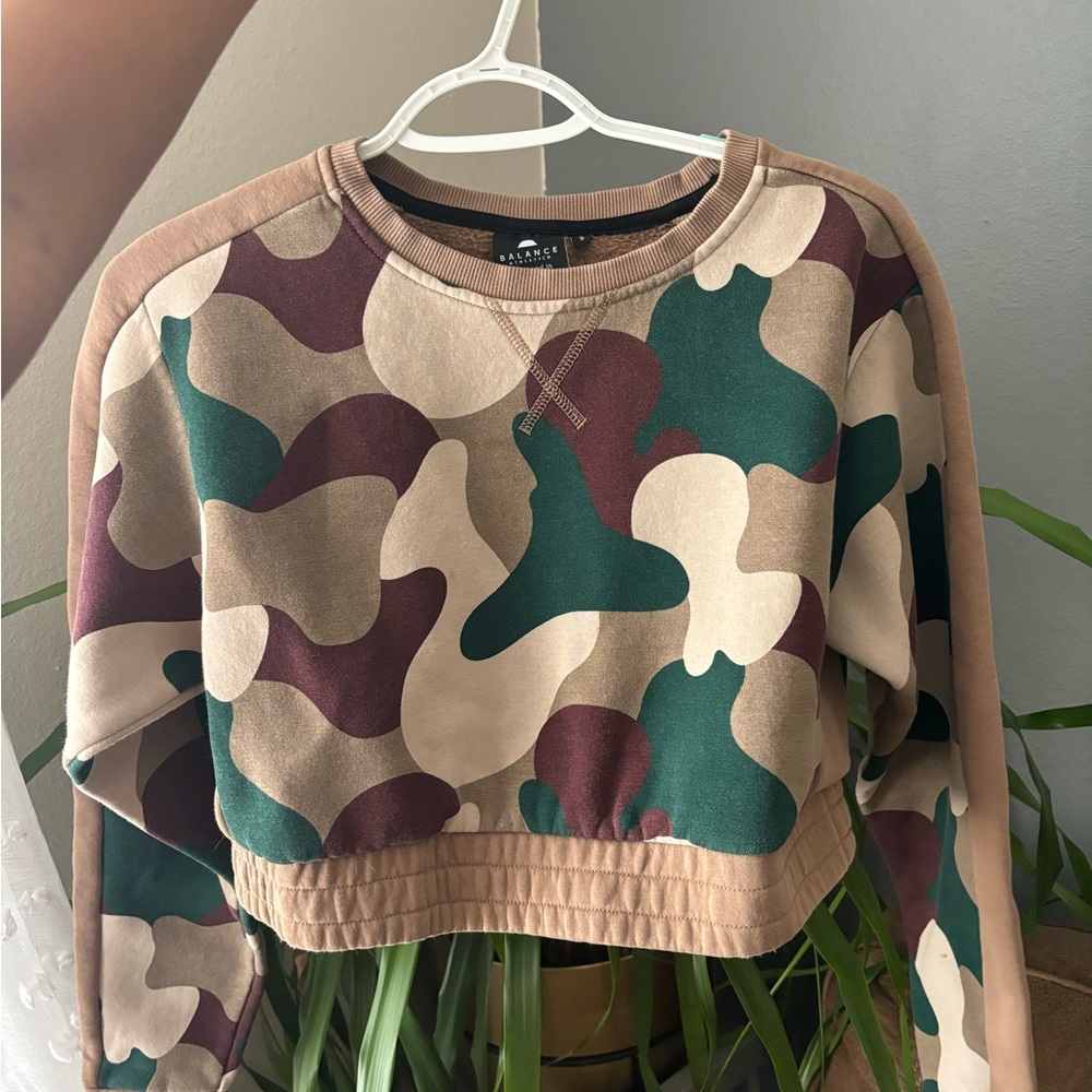 Balance Cropped Camo Crew
